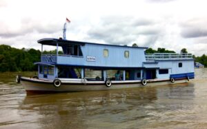 houseboat at borneo round trip